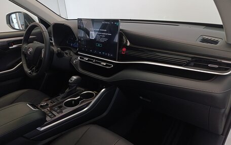 Toyota Highlander, 2025 год, 6 090 000 рублей, 12 фотография