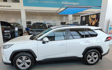 Toyota RAV4, 2020 год, 3 290 000 рублей, 10 фотография