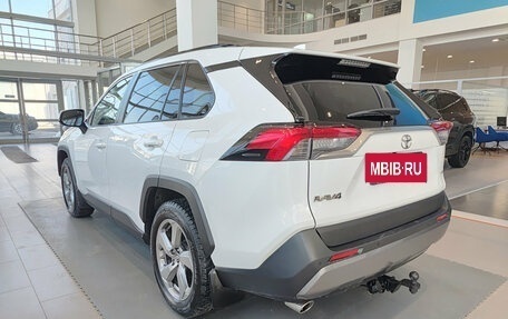 Toyota RAV4, 2020 год, 3 290 000 рублей, 8 фотография