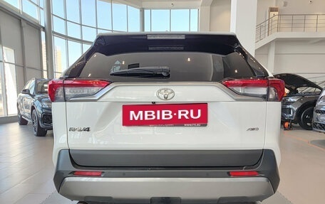 Toyota RAV4, 2020 год, 3 290 000 рублей, 7 фотография