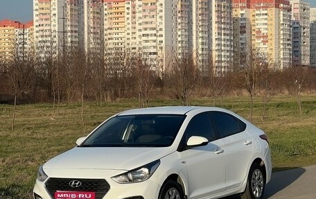 Hyundai Solaris II рестайлинг, 2018 год, 630 000 рублей, 1 фотография