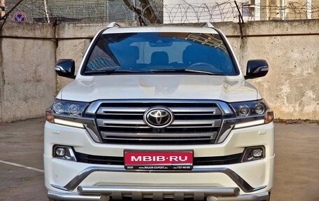 Toyota Land Cruiser 200, 2017 год, 5 500 000 рублей, 1 фотография