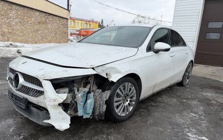 Mercedes-Benz A-Класс, 2019 год, 1 690 000 рублей, 2 фотография