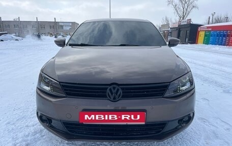 Volkswagen Jetta VI, 2011 год, 1 350 000 рублей, 2 фотография