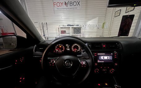 Volkswagen Jetta VI, 2011 год, 1 350 000 рублей, 24 фотография