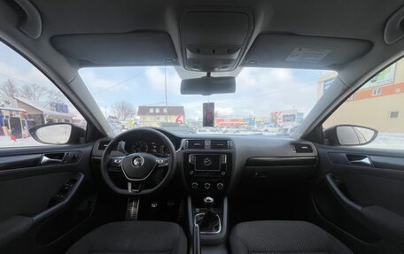 Volkswagen Jetta VI, 2011 год, 1 350 000 рублей, 17 фотография