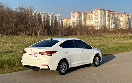 Hyundai Solaris II рестайлинг, 2018 год, 630 000 рублей, 3 фотография