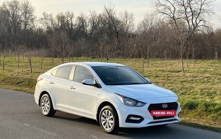 Hyundai Solaris II рестайлинг, 2018 год, 630 000 рублей, 2 фотография