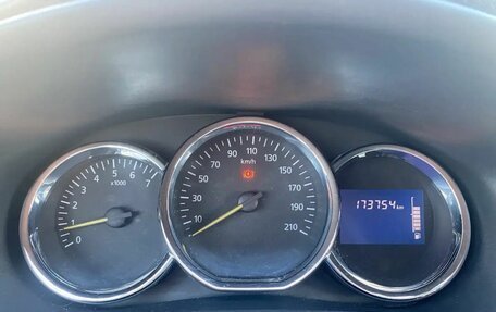 Renault Logan II, 2017 год, 690 000 рублей, 7 фотография