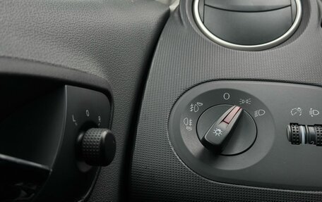 SEAT Ibiza IV рестайлинг 2, 2008 год, 440 000 рублей, 22 фотография