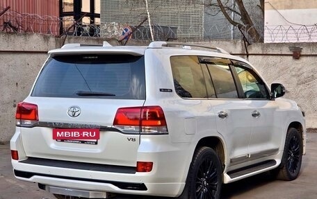 Toyota Land Cruiser 200, 2017 год, 5 500 000 рублей, 2 фотография