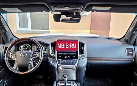 Toyota Land Cruiser 200, 2017 год, 5 500 000 рублей, 14 фотография