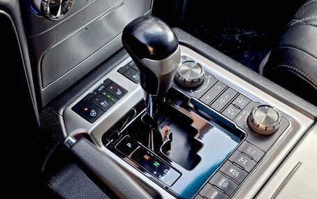 Toyota Land Cruiser 200, 2017 год, 5 500 000 рублей, 12 фотография