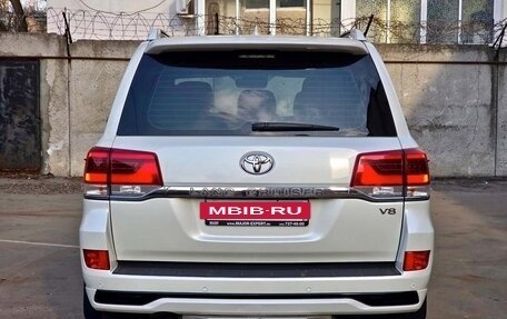 Toyota Land Cruiser 200, 2017 год, 5 500 000 рублей, 5 фотография