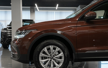 Volkswagen Tiguan II, 2021 год, 2 790 000 рублей, 21 фотография