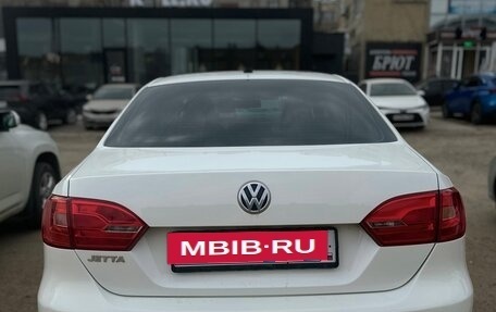 Volkswagen Jetta VI, 2013 год, 930 000 рублей, 3 фотография