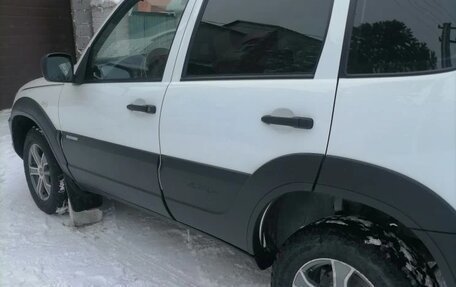 Chevrolet Niva I рестайлинг, 2019 год, 750 000 рублей, 3 фотография