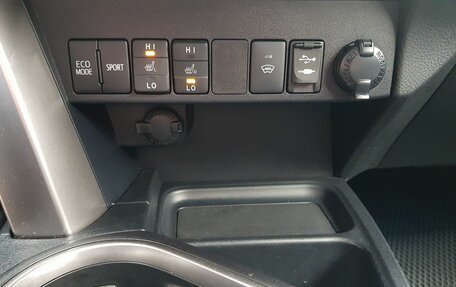 Toyota RAV4, 2017 год, 2 395 000 рублей, 4 фотография