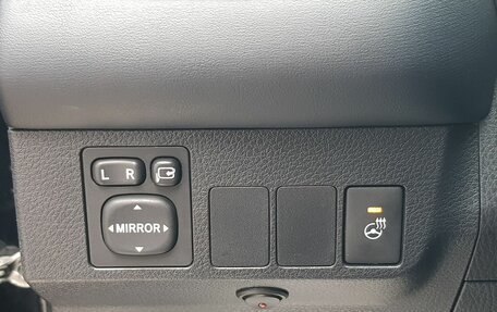 Toyota RAV4, 2017 год, 2 395 000 рублей, 8 фотография