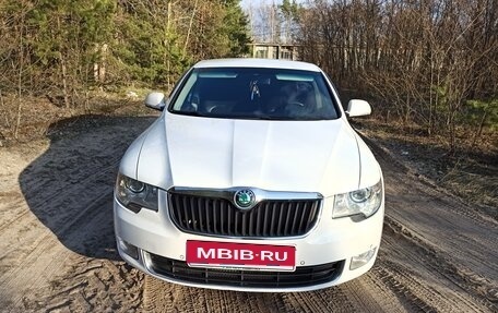 Skoda Superb III рестайлинг, 2013 год, 900 000 рублей, 1 фотография
