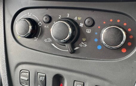 Renault Logan II, 2017 год, 800 000 рублей, 9 фотография