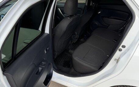 Renault Logan II, 2017 год, 800 000 рублей, 11 фотография