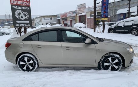 Chevrolet Cruze II, 2010 год, 650 000 рублей, 10 фотография