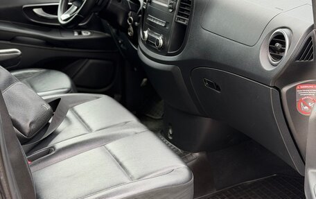 Mercedes-Benz V-Класс, 2017 год, 3 750 000 рублей, 4 фотография