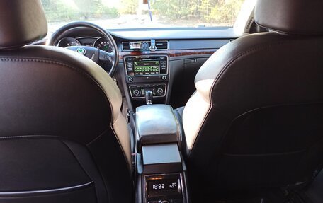 Skoda Superb III рестайлинг, 2013 год, 900 000 рублей, 13 фотография