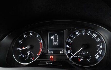 Skoda Rapid I, 2015 год, 879 000 рублей, 13 фотография