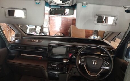 Honda Stepwgn IV, 2015 год, 1 570 000 рублей, 3 фотография