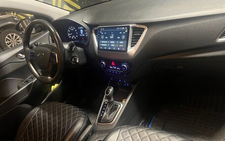 Hyundai Solaris II рестайлинг, 2018 год, 1 600 000 рублей, 10 фотография