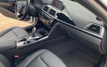 BMW 3 серия, 2018 год, 2 100 000 рублей, 21 фотография