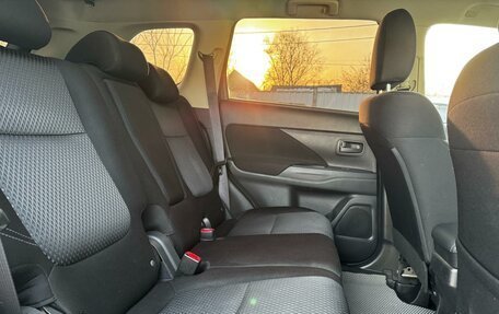 Mitsubishi Outlander III рестайлинг 3, 2019 год, 2 299 000 рублей, 9 фотография