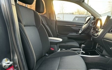 Mitsubishi Outlander III рестайлинг 3, 2019 год, 2 299 000 рублей, 10 фотография