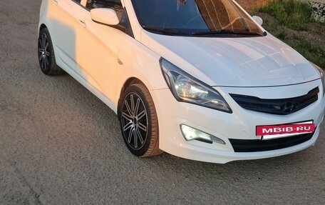 Hyundai Solaris II рестайлинг, 2016 год, 1 050 000 рублей, 2 фотография