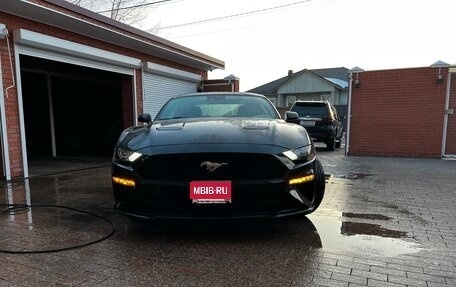 Ford Mustang VI рестайлинг, 2022 год, 4 400 000 рублей, 3 фотография
