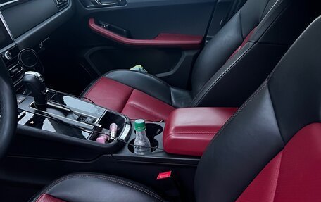 Porsche Macan I рестайлинг, 2023 год, 2 750 000 рублей, 3 фотография