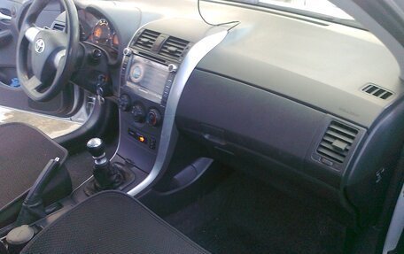 Toyota Corolla, 2011 год, 800 000 рублей, 2 фотография