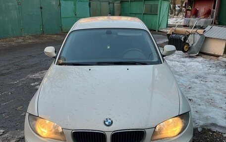 BMW 1 серия, 2011 год, 850 000 рублей, 1 фотография