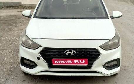 Hyundai Solaris II рестайлинг, 2018 год, 650 000 рублей, 1 фотография