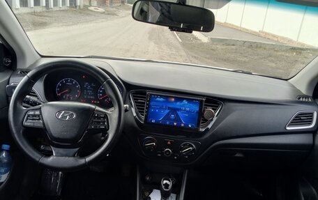 Hyundai Solaris II рестайлинг, 2018 год, 650 000 рублей, 9 фотография