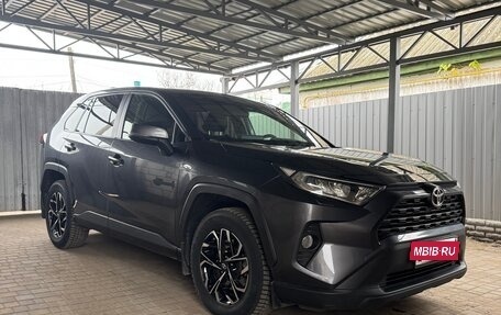 Toyota RAV4, 2019 год, 3 300 000 рублей, 2 фотография