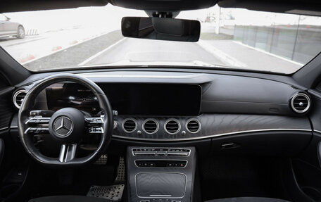 Mercedes-Benz E-Класс, 2021 год, 3 950 000 рублей, 10 фотография