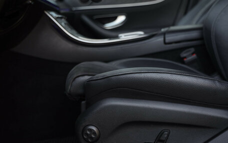 Mercedes-Benz E-Класс, 2021 год, 3 950 000 рублей, 27 фотография