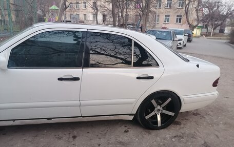 Mercedes-Benz E-Класс, 1996 год, 330 000 рублей, 2 фотография