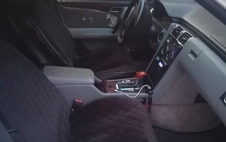 Mercedes-Benz E-Класс, 1996 год, 330 000 рублей, 7 фотография