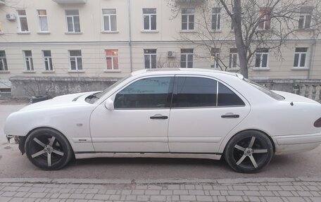 Mercedes-Benz E-Класс, 1996 год, 330 000 рублей, 5 фотография