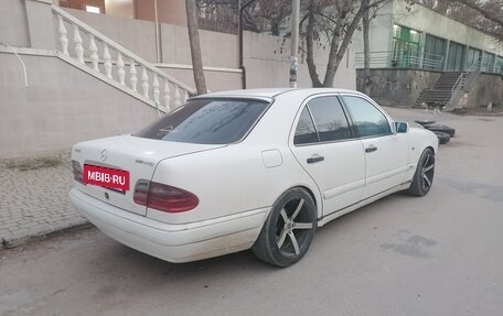 Mercedes-Benz E-Класс, 1996 год, 330 000 рублей, 3 фотография