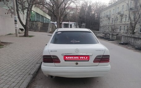 Mercedes-Benz E-Класс, 1996 год, 330 000 рублей, 4 фотография